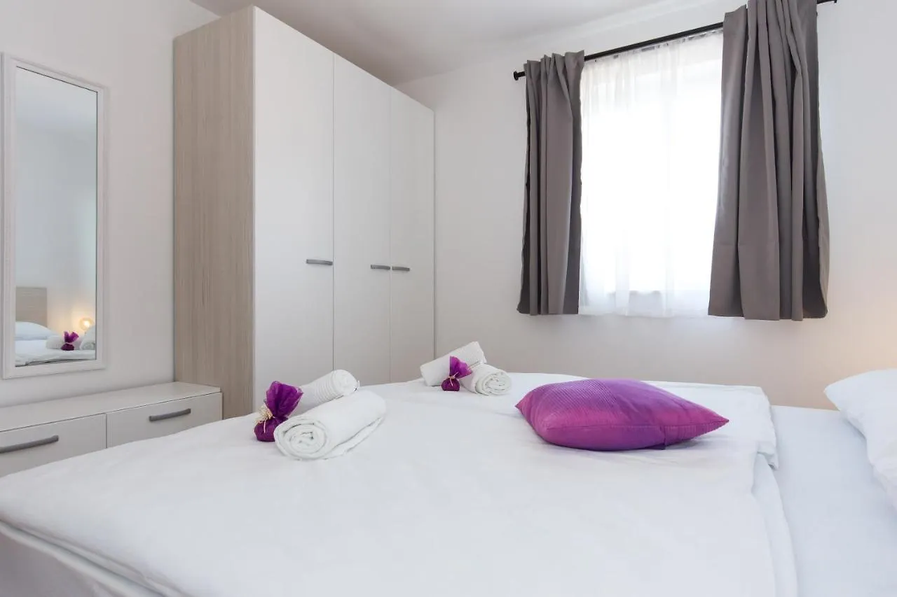 Apartments Kiara Punat 0*,
